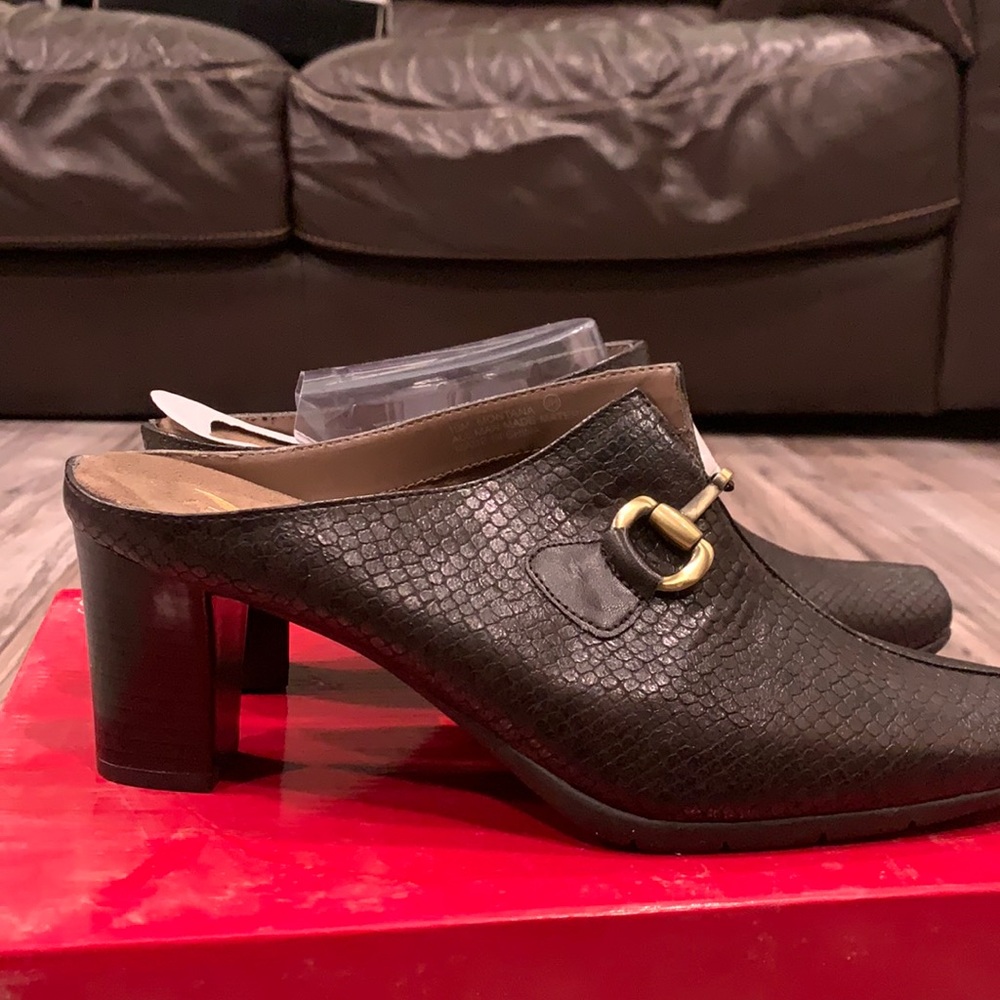 AEROSOLES heels